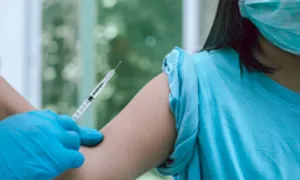 Cách giảm căng thẳng cho bé khi tiêm vaccine